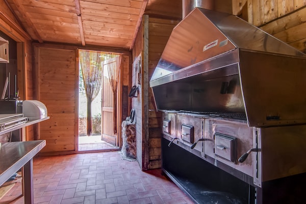 Foto van Zonnig vakantiehuis in Marche met een zwembad - Vakantiehuis in Serra Sant'abbondio - Kitchen