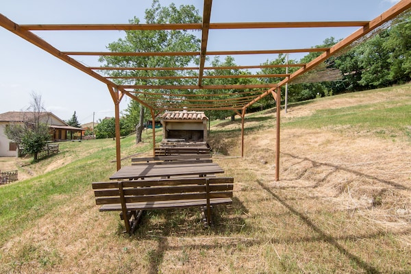 Foto van Zonnig vakantiehuis in Marche met een zwembad - Vakantiehuis in Serra Sant'abbondio - GardenSummer