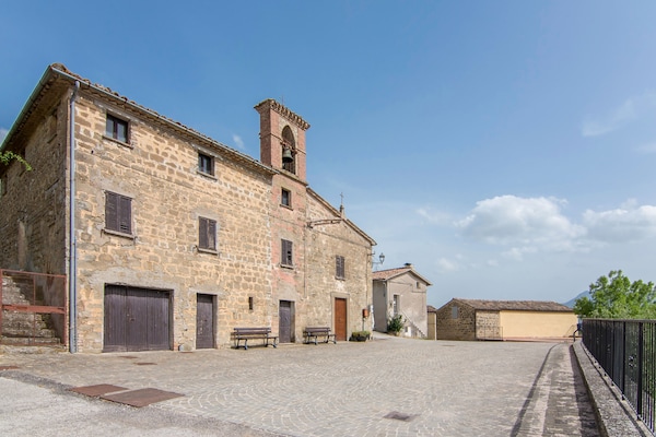 Foto van Zonnig vakantiehuis in Marche met een zwembad - Vakantiehuis in Serra Sant'abbondio - AreaSummer5KM