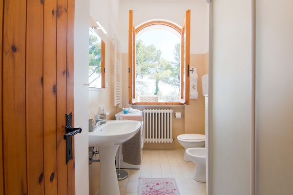 Foto van Betoverende kust met uitzicht - Vakantiehuis in Pesaro - BathRoom