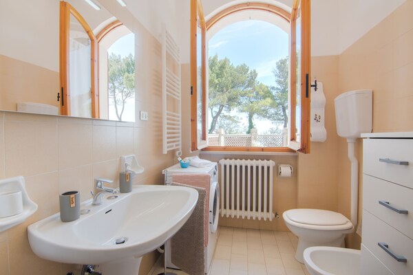 Foto van Betoverende kust met uitzicht - Vakantiehuis in Pesaro - BathRoom