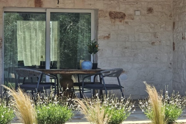 Foto van Villa in eeuwenoude olijfgaard - Vakantiehuis in Ostuni - TerraceBalcony