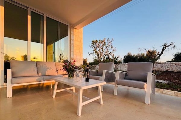Foto van Villa in eeuwenoude olijfgaard - Vakantiehuis in Ostuni - TerraceBalcony