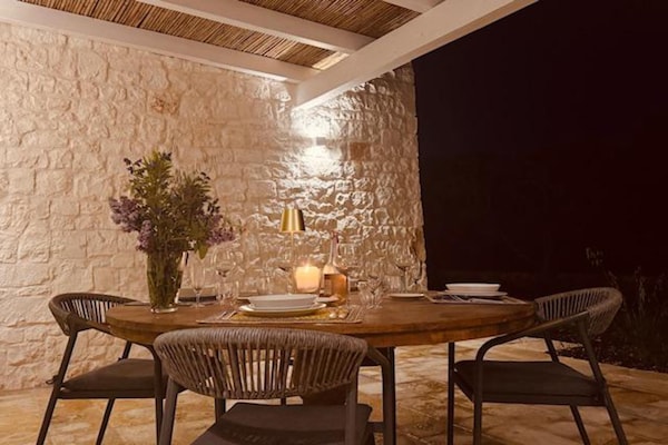 Foto van Villa in eeuwenoude olijfgaard - Vakantiehuis in Ostuni - TerraceBalcony