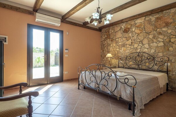 Foto van Ruime Italiaanse villa met 6 slaapkamers - Vakantiehuis in Marina di Mancaversa - BedRoom