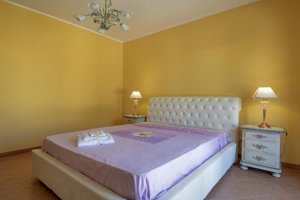 Foto van Ruime Italiaanse villa met 6 slaapkamers - Vakantiehuis in Marina di Mancaversa - BedRoom