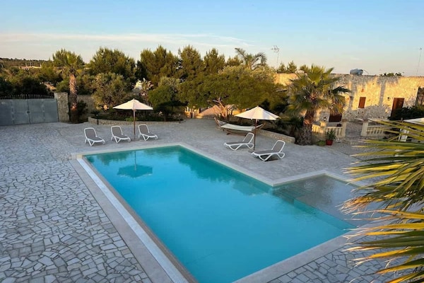 Foto van Ruime Italiaanse villa met 6 slaapkamers - Vakantiehuis in Marina di Mancaversa - PoolOfHouse