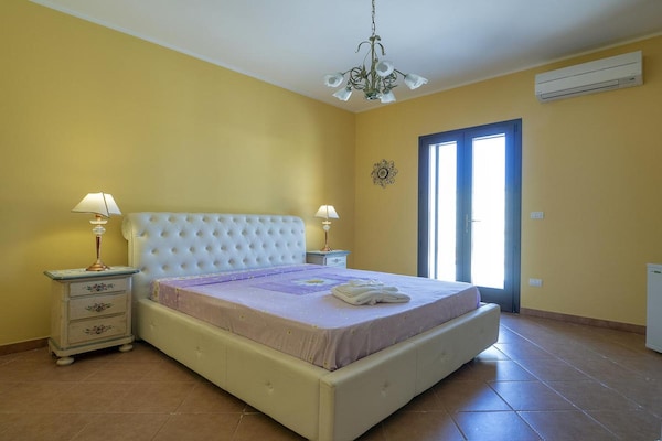 Foto van Ruime Italiaanse villa met 6 slaapkamers - Vakantiehuis in Marina di Mancaversa - BedRoom
