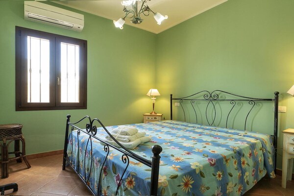 Foto van Ruime Italiaanse villa met 6 slaapkamers - Vakantiehuis in Marina di Mancaversa - BedRoom