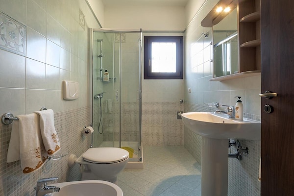 Foto van Ruime Italiaanse villa met 6 slaapkamers - Vakantiehuis in Marina di Mancaversa - BathRoom