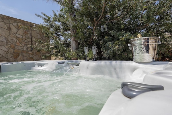 Foto van Ruime Italiaanse villa met 6 slaapkamers - Vakantiehuis in Marina di Mancaversa - PoolOfHouse