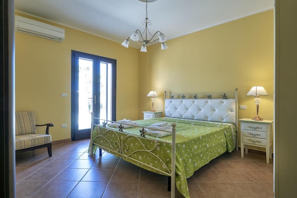Foto van Ruime Italiaanse villa met 6 slaapkamers - Vakantiehuis in Marina di Mancaversa - BedRoom