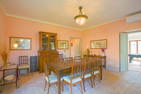 Foto van Villa in Orvieto met Infinity Pool & Uitzicht - Vakantiehuis in Sermugnano - DiningRoom