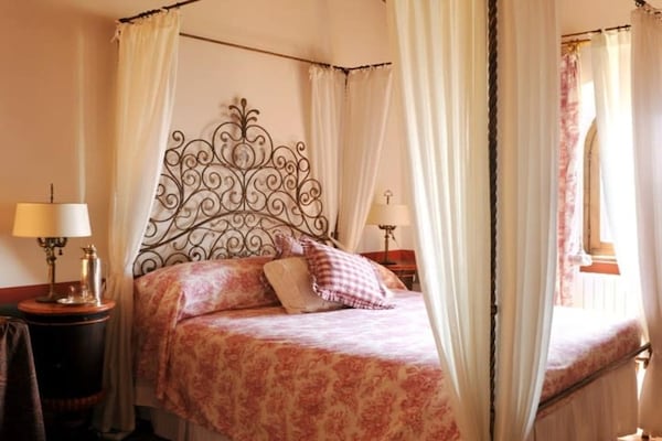 Foto van Vinarte, een prachtige villa en wijndomein - Vakantiehuis in Vaiano - BedRoom