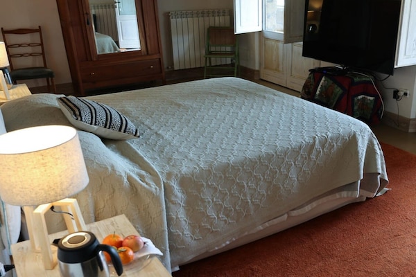 Foto van Vinarte, een prachtige villa en wijndomein - Vakantiehuis in Vaiano - BedRoom
