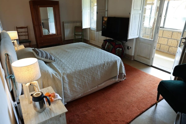 Foto van Vinarte, een prachtige villa en wijndomein - Vakantiehuis in Vaiano - BedRoom