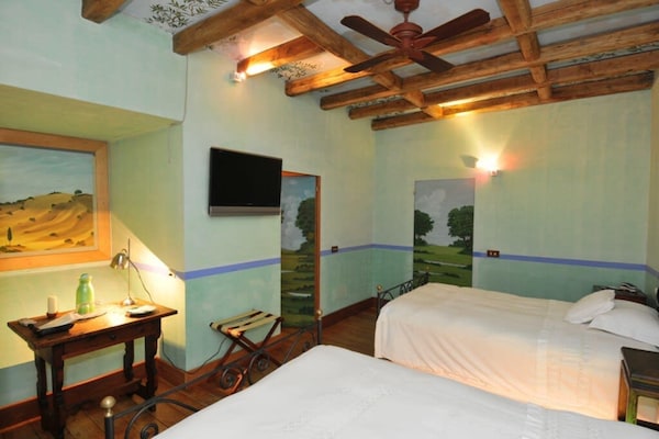 Foto van Vinarte, een prachtige villa en wijndomein - Vakantiehuis in Vaiano - BedRoom