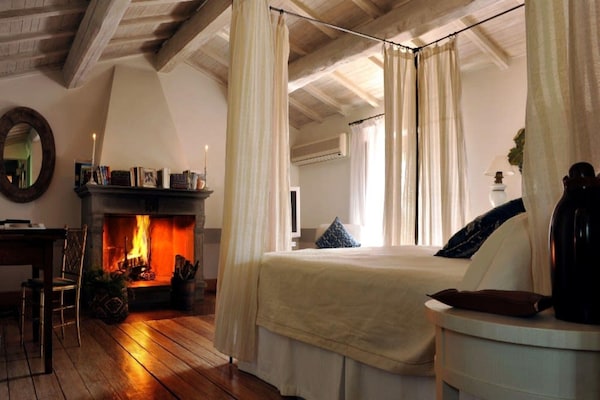 Foto van Vinarte, een prachtige villa en wijndomein - Vakantiehuis in Vaiano - BedRoom