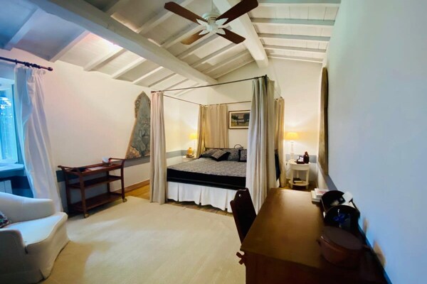 Foto van Vinarte, een prachtige villa en wijndomein - Vakantiehuis in Vaiano - BedRoom