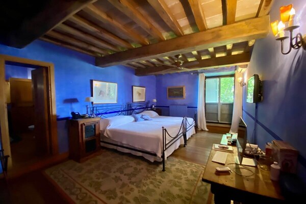 Foto van Vinarte, een prachtige villa en wijndomein - Vakantiehuis in Vaiano - BedRoom