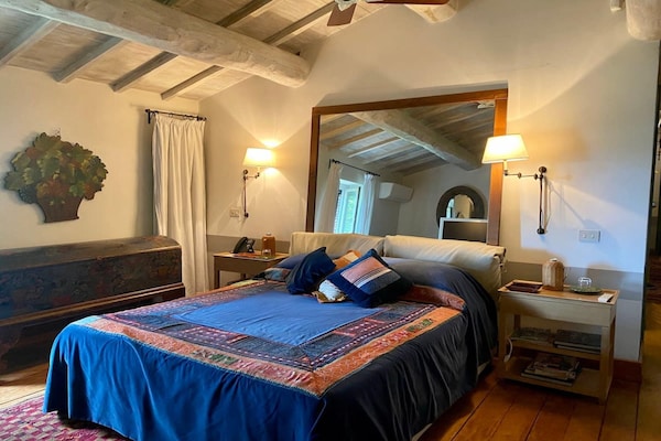 Foto van Vinarte, een prachtige villa en wijndomein - Vakantiehuis in Vaiano - BedRoom