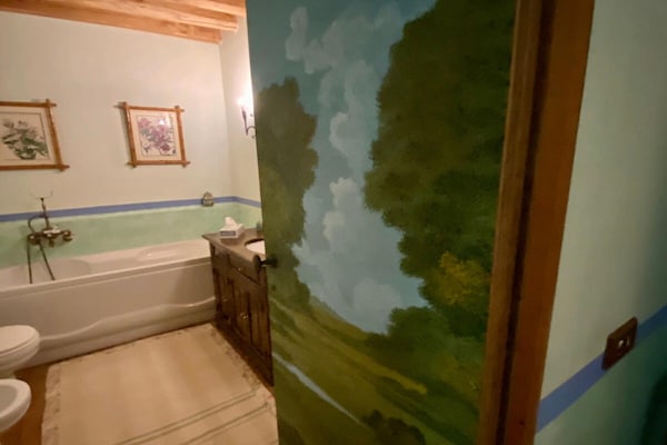 Foto van Vinarte, een prachtige villa en wijndomein - Vakantiehuis in Vaiano - BathRoom