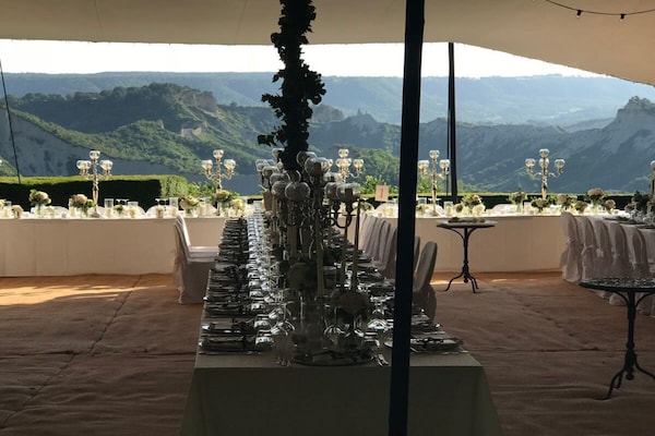 Foto van Vinarte, een prachtige villa en wijndomein - Vakantiehuis in Vaiano - TerraceBalcony