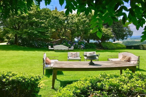 Foto van Vinarte, een prachtige villa en wijndomein - Vakantiehuis in Vaiano - GardenSummer
