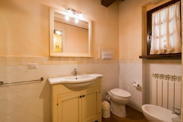 Foto van Prachtige boerderij met zwembad - Vakantiehuis in Città di Castello - BathRoom