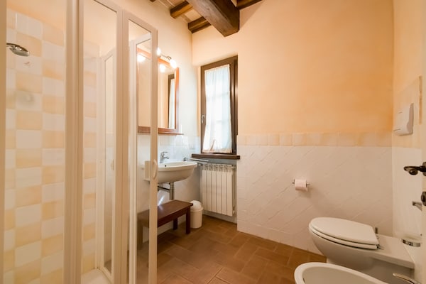 Foto van Prachtige boerderij met zwembad - Vakantiehuis in Città di Castello - BathRoom