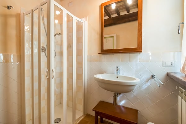 Foto van Prachtige boerderij met zwembad - Vakantiehuis in Città di Castello - BathRoom