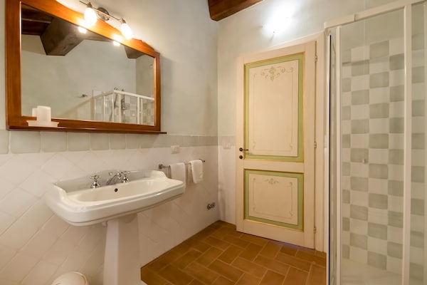 Foto van Prachtige boerderij met zwembad - Vakantiehuis in Città di Castello - BathRoom