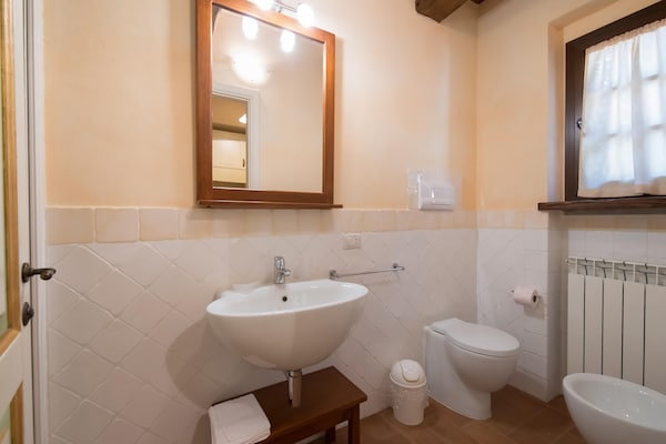 Foto van Prachtige boerderij met zwembad - Vakantiehuis in Città di Castello - BathRoom