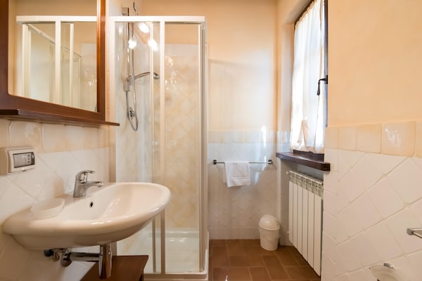 Foto van Prachtige boerderij met zwembad - Vakantiehuis in Città di Castello - BathRoom