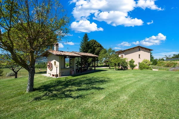 Foto van Prachtige boerderij met zwembad - Vakantiehuis in Città di Castello - ViewSummer