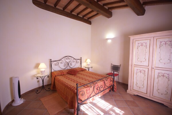 Foto van Villa in Umbertide met Zwembad en Tuin - Vakantiehuis in Umbertide - BedRoom