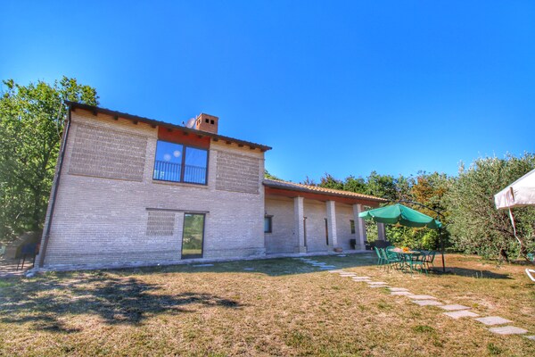 Foto van Vakantiehuis met zwembad nabij Assisi - Vakantiehuis in Assisi - ExteriorSummer