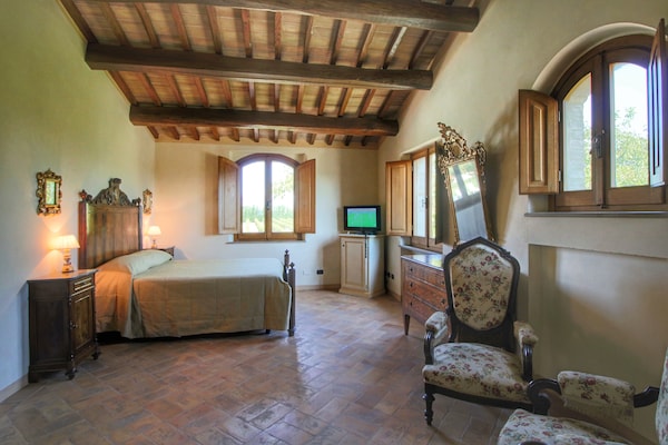 Foto van Umbrisch herenhuis omgeven door wijngaarden - Vakantiehuis in Santa Maria Degli Angeli - BedRoom