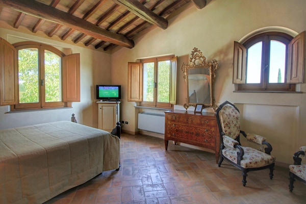 Foto van Umbrisch herenhuis omgeven door wijngaarden - Vakantiehuis in Santa Maria Degli Angeli - BedRoom