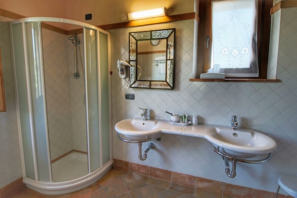 Foto van Umbrisch herenhuis omgeven door wijngaarden - Vakantiehuis in Santa Maria Degli Angeli - BathRoom