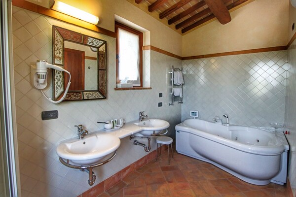 Foto van Umbrisch herenhuis omgeven door wijngaarden - Vakantiehuis in Santa Maria Degli Angeli - BathRoom