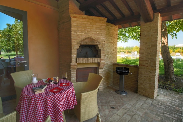 Foto van Umbrisch herenhuis omgeven door wijngaarden - Vakantiehuis in Santa Maria Degli Angeli - TerraceBalcony