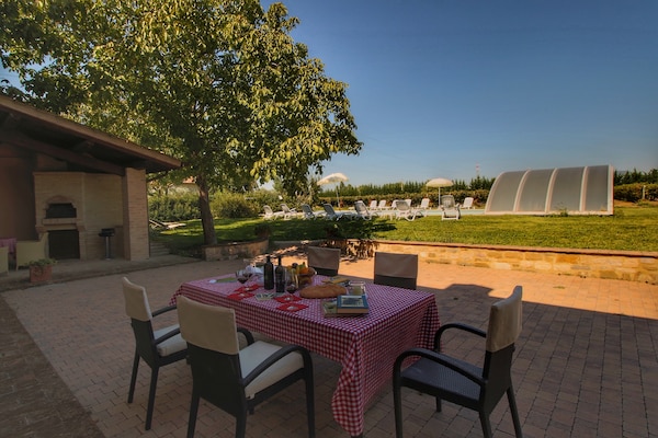 Foto van Umbrisch herenhuis omgeven door wijngaarden - Vakantiehuis in Santa Maria Degli Angeli - TerraceBalcony