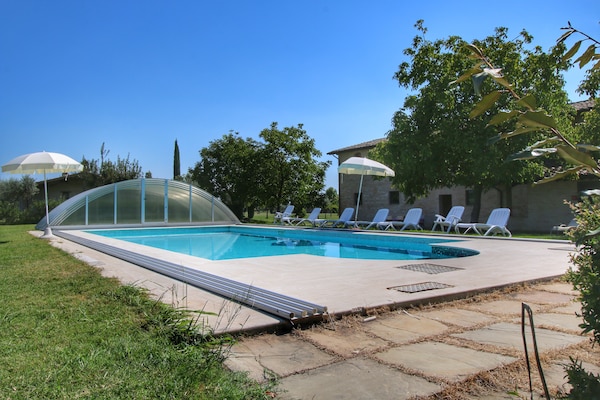 Foto van Umbrisch herenhuis omgeven door wijngaarden - Vakantiehuis in Santa Maria Degli Angeli - PoolOfHouse