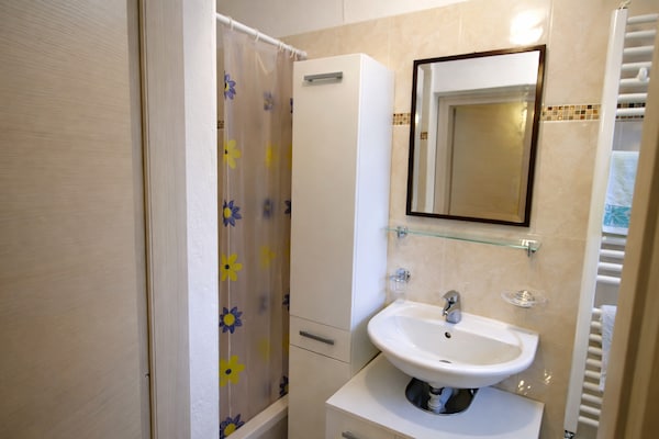 Foto van Vakantiehuis in Porto Valtravaglia voor 8 personen - BathRoom