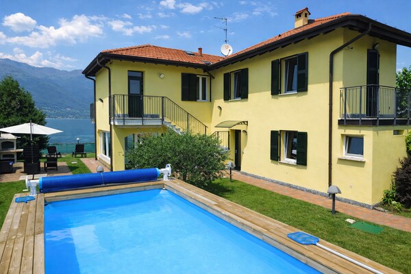 Foto van Vakantiehuis in Porto Valtravaglia voor 8 personen - ExteriorSummer