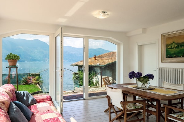 Foto van Vakantiehuis in Porto Valtravaglia voor 8 personen - LivingRoom