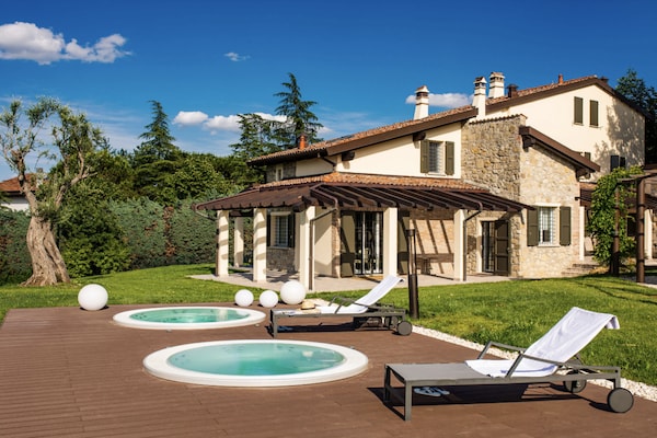 Foto van Villa in Bologna met privézwembad - Vakantiehuis in Castel San Pietro Terme - ExteriorSummer