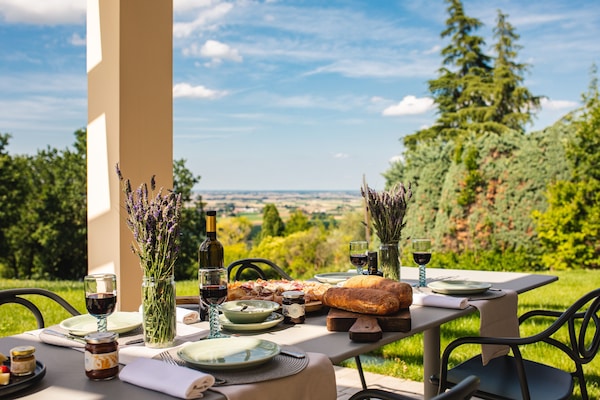 Foto van Villa in Bologna met privézwembad - Vakantiehuis in Castel San Pietro Terme - TerraceBalcony