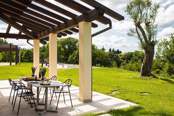 Foto van Villa in Bologna met privézwembad - Vakantiehuis in Castel San Pietro Terme - TerraceBalcony